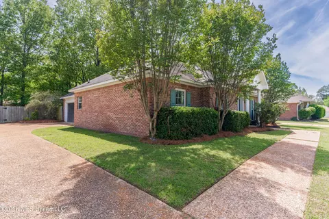 Exterior - 132 Post Oak Dr, Brandon, MS 39047 photo 3 of 13