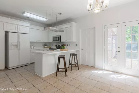 Kitchen - 132 Post Oak Dr, Brandon, MS 39047 photo 1 of 4