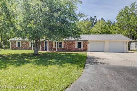114 Campion Dr, Waveland, MS 39576