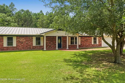 114 Campion Dr, Waveland, MS 39576