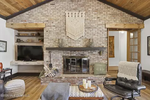 Living - 481 Cheyenne Ln, Madison, MS 39110 photo 1 of 1