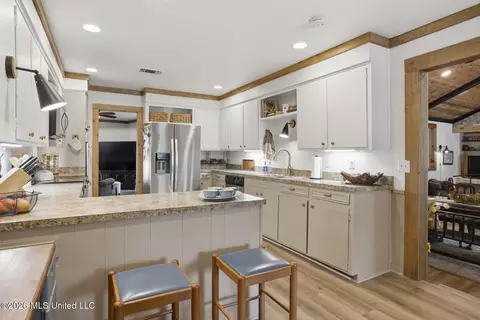 Kitchen - 481 Cheyenne Ln, Madison, MS 39110 photo 3 of 6