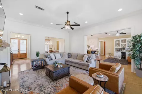 Living - 180 Crossview Pl, Brandon, MS 39047 photo 4 of 4