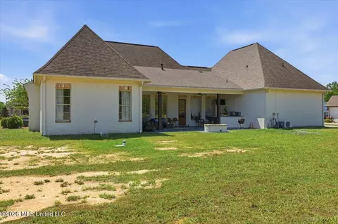 Exterior - 180 Crossview Pl, Brandon, MS 39047 photo 13 of 15