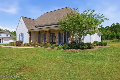 Exterior - 180 Crossview Pl, Brandon, MS 39047 photo 2 of 15