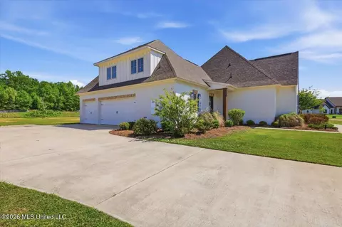 Exterior - 180 Crossview Pl, Brandon, MS 39047 photo 4 of 15