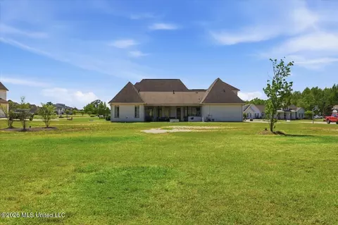 Exterior - 180 Crossview Pl, Brandon, MS 39047 photo 14 of 15