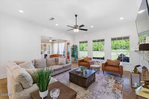Living - 180 Crossview Pl, Brandon, MS 39047 photo 1 of 4