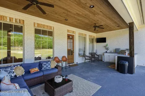 Exterior - 180 Crossview Pl, Brandon, MS 39047 photo 10 of 15
