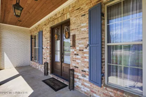 Exterior - 180 Crossview Pl, Brandon, MS 39047 photo 8 of 15