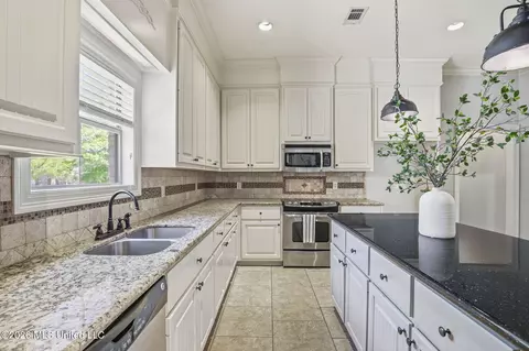 Kitchen - 130 Hanover St, Madison, MS 39110 photo 4 of 5