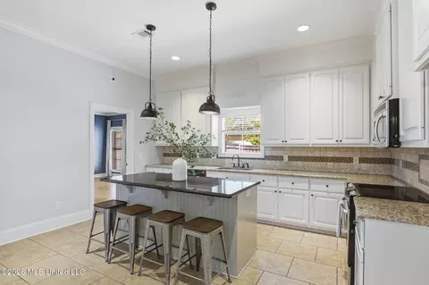 Kitchen - 130 Hanover St, Madison, MS 39110 photo 3 of 5