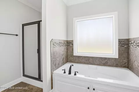 Bath - 130 Hanover St, Madison, MS 39110 photo 2 of 3