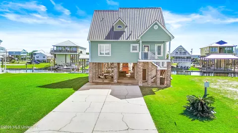11126 Tahiti St, Bay Saint Louis, MS 39520