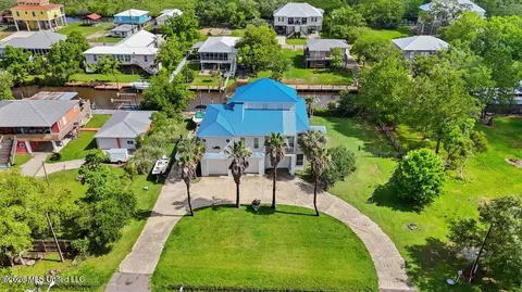 4020 Nineteenth St, Bay Saint Louis, MS 39520