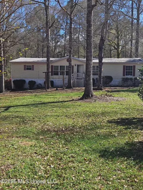 54 Jefferson Rd, Wiggins, MS 39577