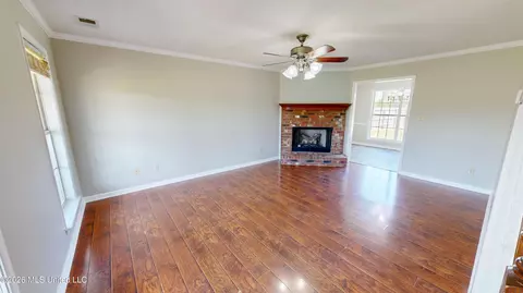 Living - 5780 Honey Oak Dr, Hernando, MS 38632 photo 1 of 3