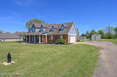 Exterior - 5780 Honey Oak Dr, Hernando, MS 38632 photo 4 of 10