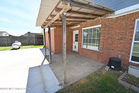 Exterior - 5780 Honey Oak Dr, Hernando, MS 38632 photo 9 of 10
