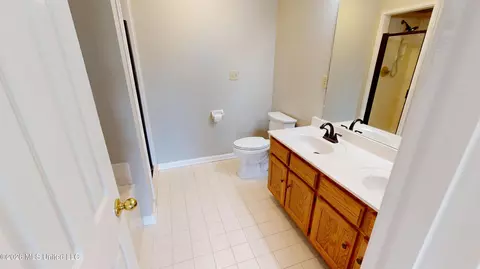 Bath - 5780 Honey Oak Dr, Hernando, MS 38632 photo 1 of 5