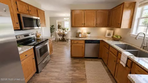 Kitchen - 5780 Honey Oak Dr, Hernando, MS 38632 photo 2 of 2