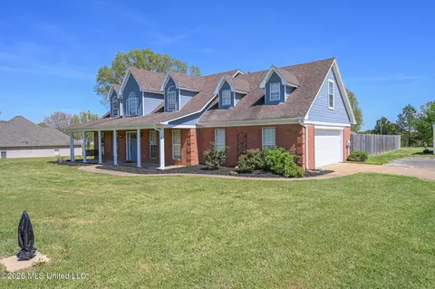 Exterior - 5780 Honey Oak Dr, Hernando, MS 38632 photo 3 of 10