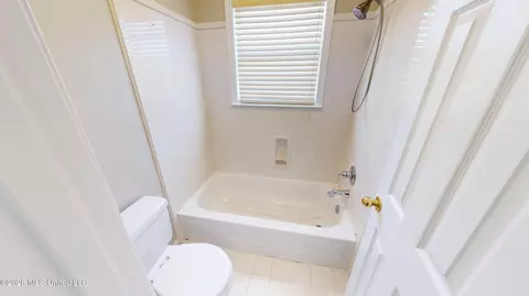Bath - 5780 Honey Oak Dr, Hernando, MS 38632 photo 3 of 5