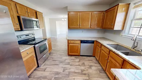 Kitchen - 5780 Honey Oak Dr, Hernando, MS 38632 photo 1 of 2