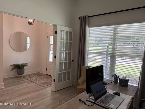 Entry Way - 8971 Jackson Ln, Olive Branch, MS 38654 photo 3 of 3