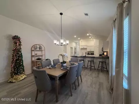 Dining - 8971 Jackson Ln, Olive Branch, MS 38654 photo 1 of 2