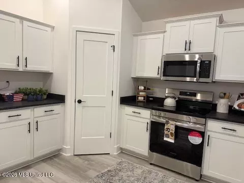 Kitchen - 8971 Jackson Ln, Olive Branch, MS 38654 photo 1 of 2