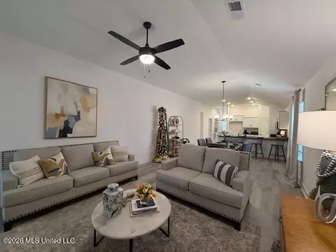 Living - 8971 Jackson Ln, Olive Branch, MS 38654 photo 2 of 2