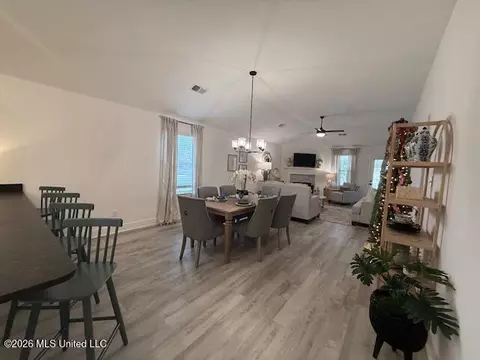 Dining - 8971 Jackson Ln, Olive Branch, MS 38654 photo 2 of 2