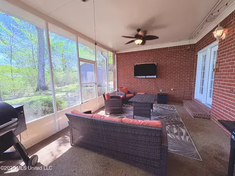 Exterior - 925 Cedar Grove Pkwy, Hernando, MS 38632 photo 4 of 8