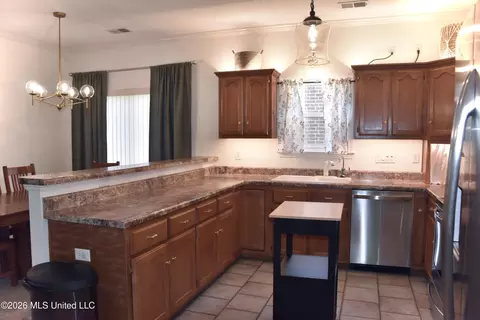Kitchen - 925 Cedar Grove Pkwy, Hernando, MS 38632 photo 1 of 3