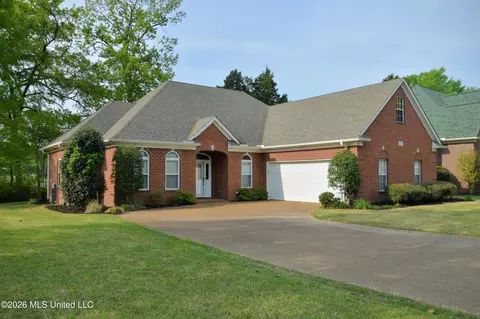 Exterior - 925 Cedar Grove Pkwy, Hernando, MS 38632 photo 2 of 8