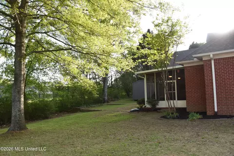 Exterior - 925 Cedar Grove Pkwy, Hernando, MS 38632 photo 6 of 8