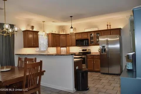 Kitchen - 925 Cedar Grove Pkwy, Hernando, MS 38632 photo 3 of 3