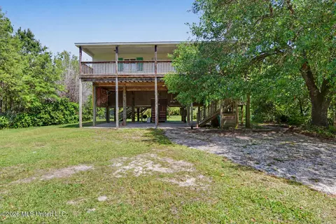 221 Clara St, Bay Saint Louis, MS 39520