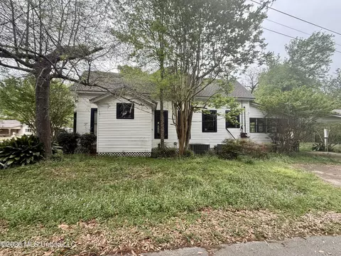 Exterior - 101 S Main St, Mount Olive, MS 39119 photo 1 of 3