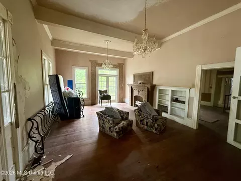 Living - 101 S Main St, Mount Olive, MS 39119 photo 1 of 7