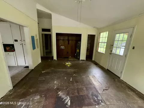 Living - 101 S Main St, Mount Olive, MS 39119 photo 4 of 7