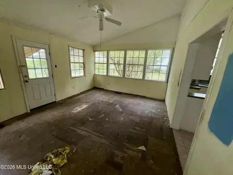Living - 101 S Main St, Mount Olive, MS 39119 photo 5 of 7