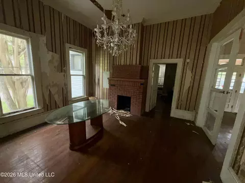 Dining - 101 S Main St, Mount Olive, MS 39119 photo 2 of 2