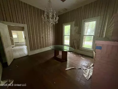 Dining - 101 S Main St, Mount Olive, MS 39119 photo 1 of 2