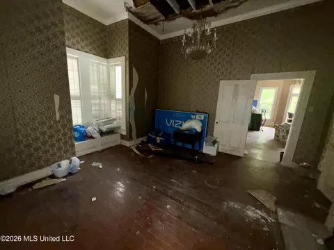 Living - 101 S Main St, Mount Olive, MS 39119 photo 3 of 7
