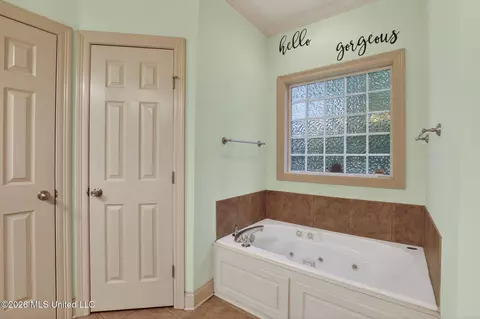 Bath - 106 Devlin Dr, Madison, MS 39110 photo 2 of 4