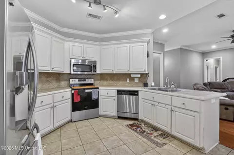 Kitchen - 106 Devlin Dr, Madison, MS 39110 photo 2 of 2