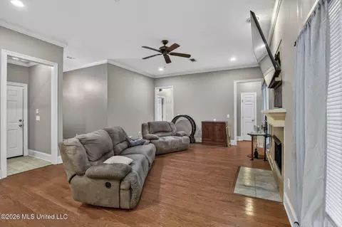 Living - 106 Devlin Dr, Madison, MS 39110 photo 1 of 1