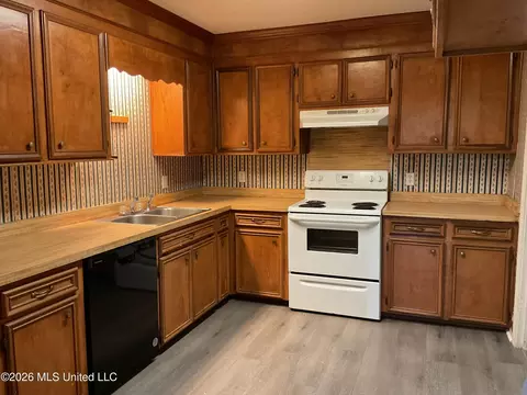 Kitchen - 603 N Oak Ave, Braxton, MS 39044 photo 1 of 1